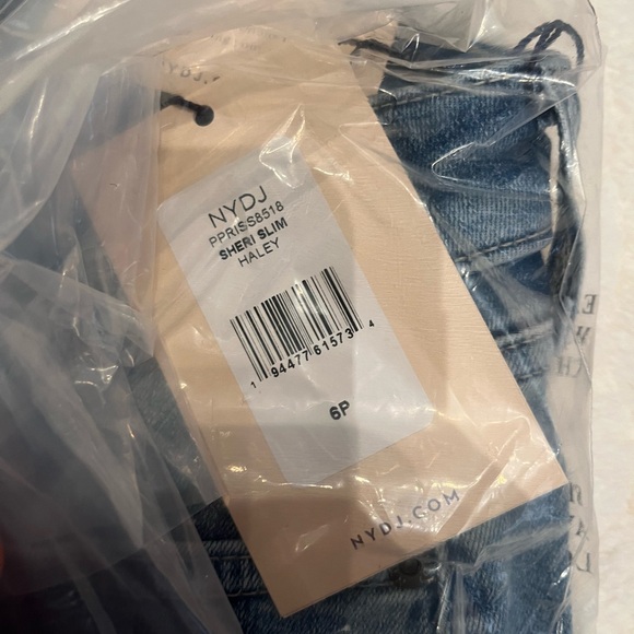 NYDJ Sheri slim jeans. Color Haley. Size 6P - Picture 3 of 4